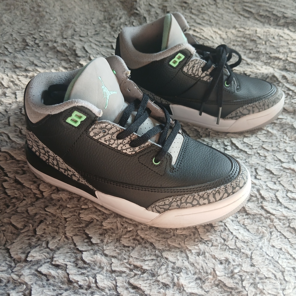 Jordan 3 GREEN GLOW size 1 Y